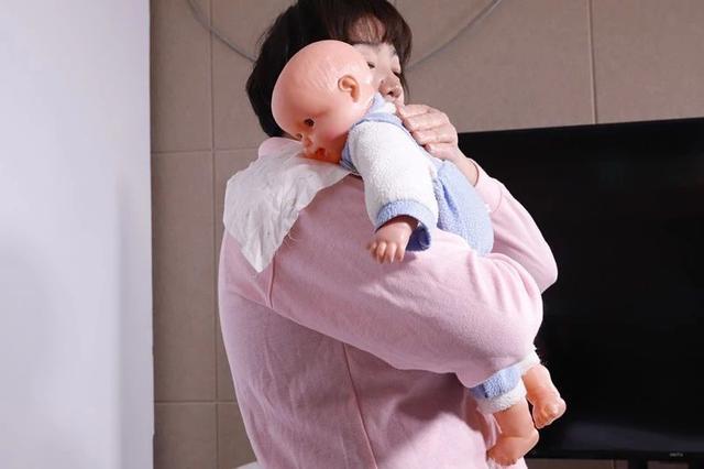 错误的抱宝宝姿势