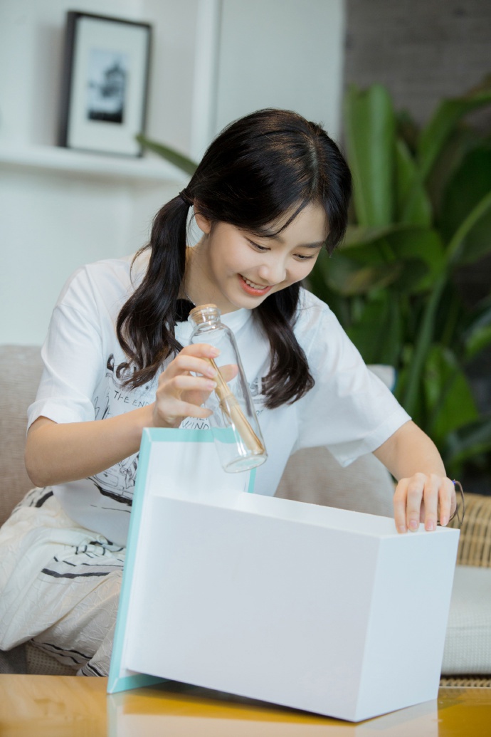 谭松韵向往的生活再到访蘑菇屋共度傣族新年