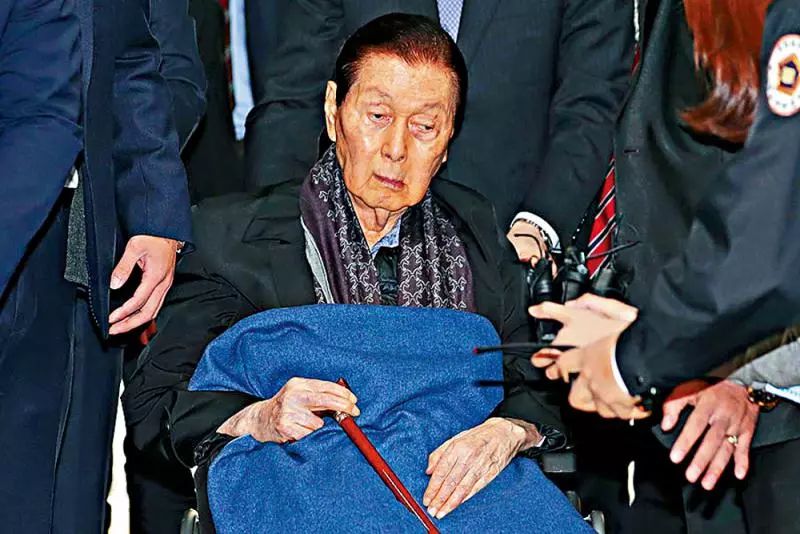 1月19日,据韩联社报道,当天下午4时29分许,乐天集团创始人辛格浩在