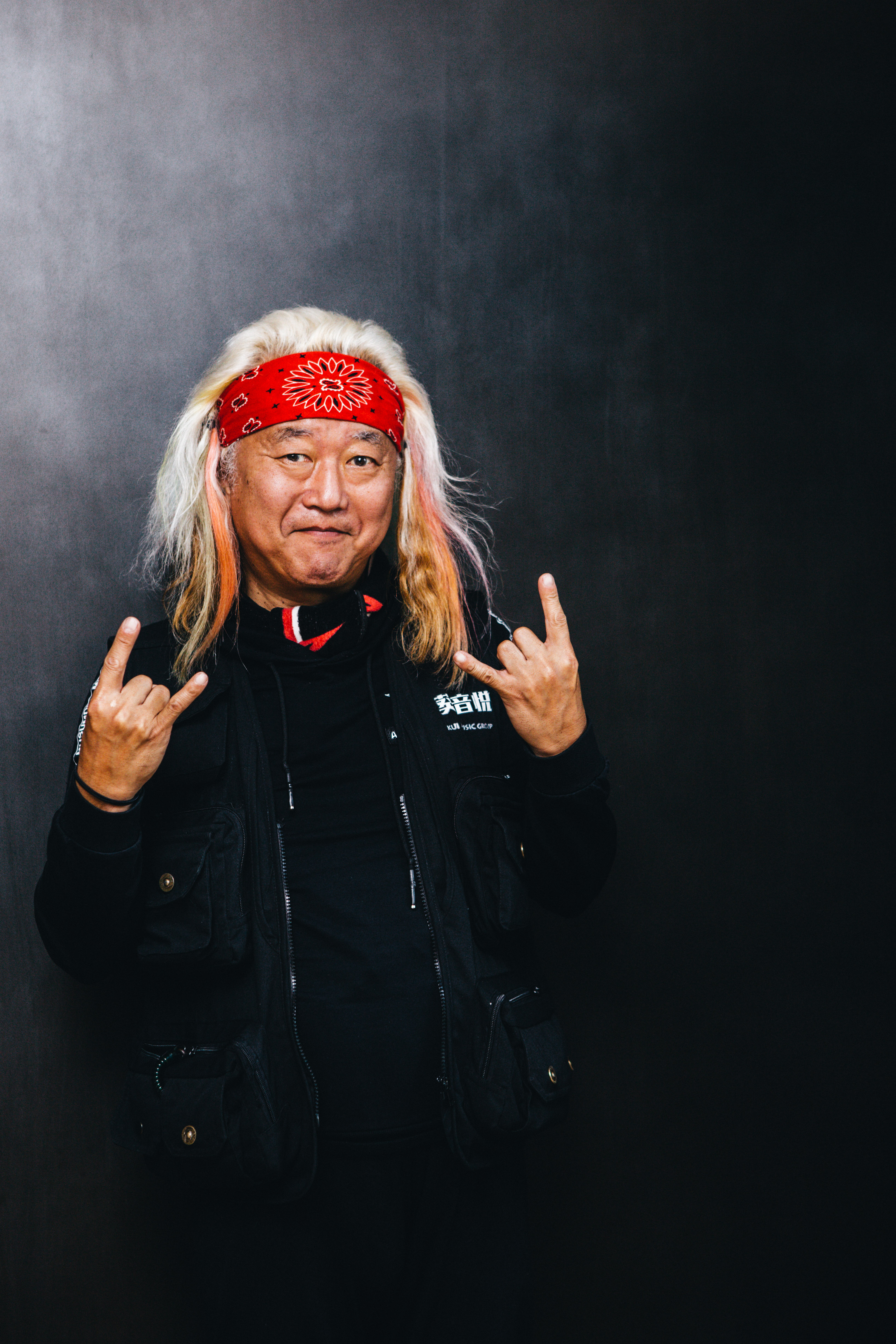 作为日本曾经家喻户晓的暴风乐队鼓手,funky末吉觉因精湛的鼓技而被誉