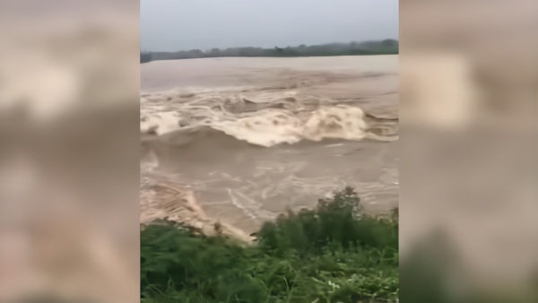 江西永修县三角联圩溃堤，紧急营救疏散3000余人