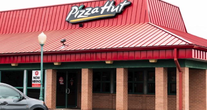 必胜客在美国永久关闭300多个线下门店业务重心转向外卖