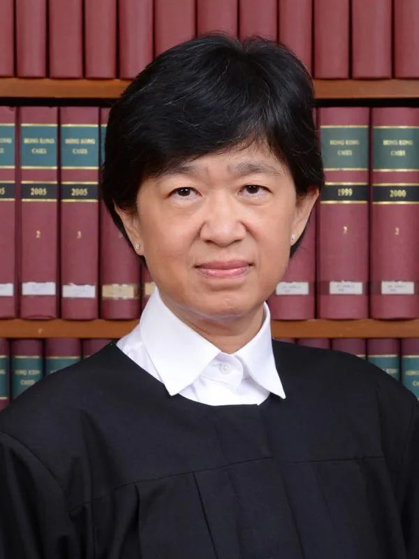 以爱香港为由扔汽油弹这就是她口中优秀的少年