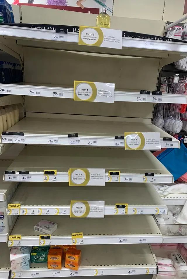 几乎被抢空的货架