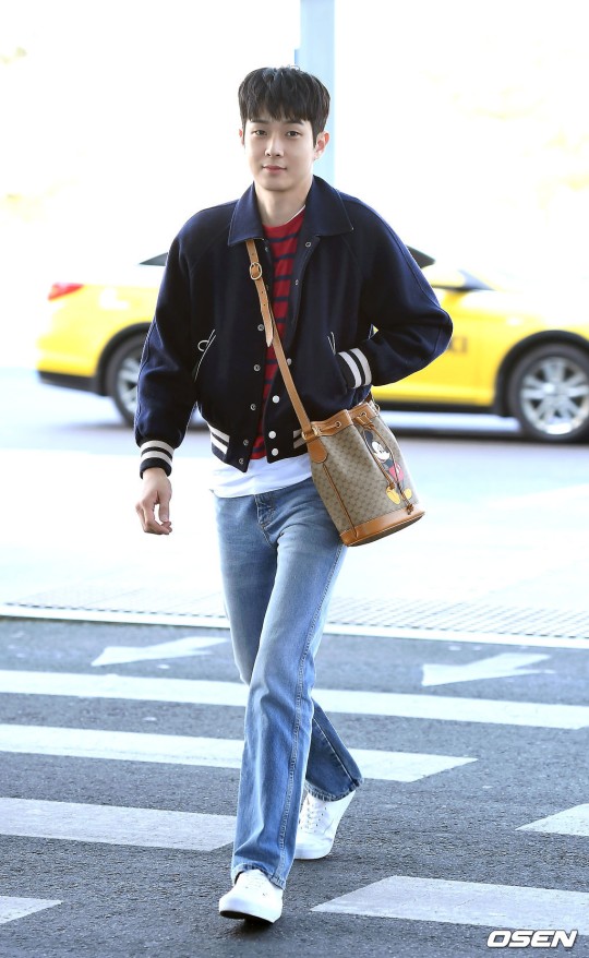 演员崔宇植为参加"第92届奥斯卡颁奖典礼"飞往美国