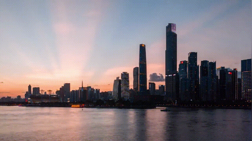 网友实拍江边延时拍摄确实效果很震撼