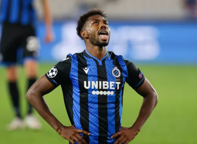 比甲巴神?布鲁日前锋没能坐到心仪位置,愤然走下球队大巴