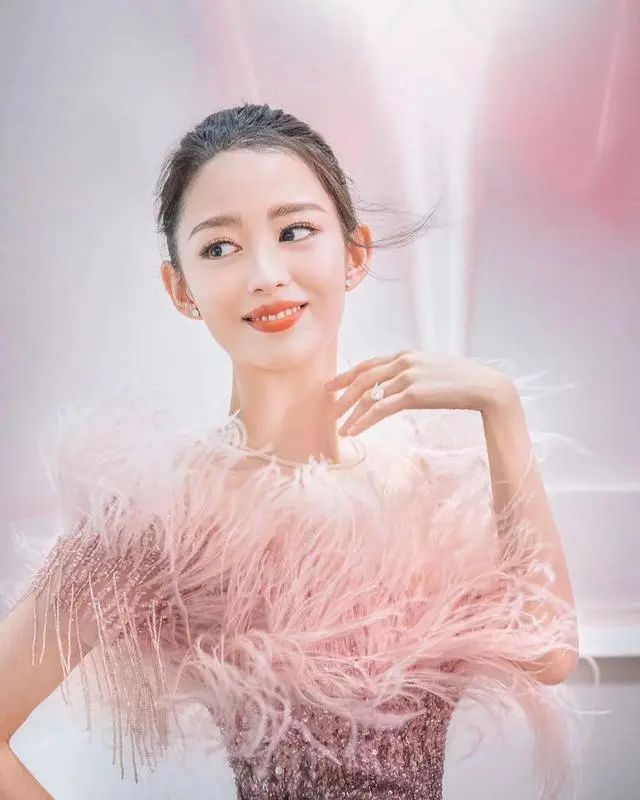 混血儿吉娜之前也太励志了吧!难怪郎朗会爱上她