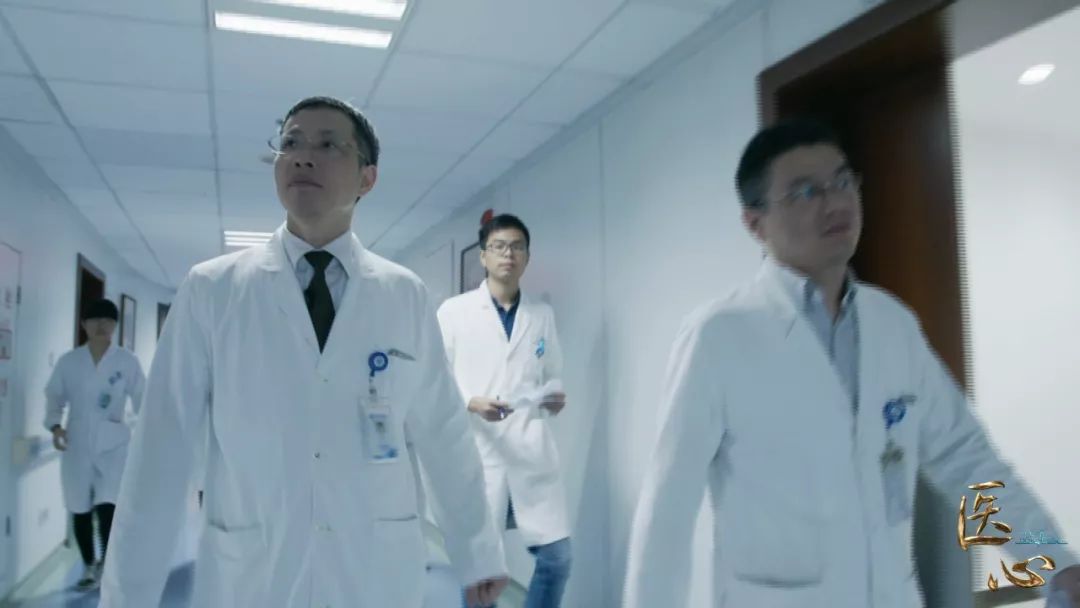 这位“怕死”的医生火了,中国医生太难了__凤凰网
