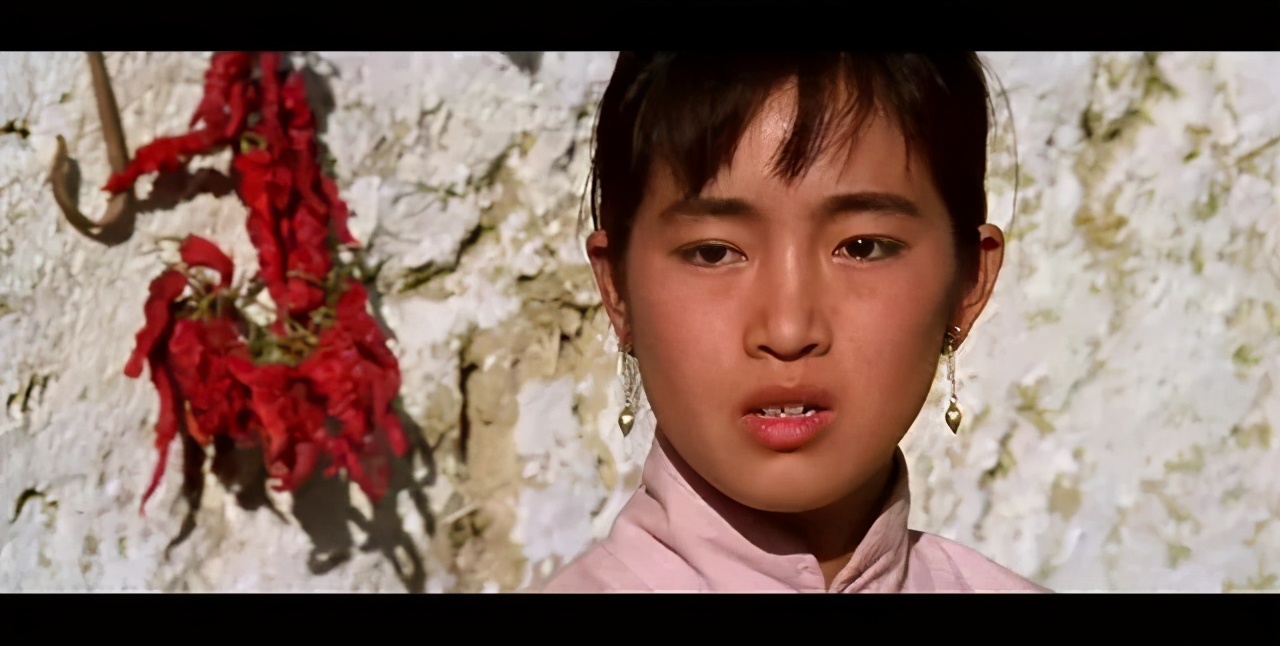 的身体和情欲反抗封建礼教的九儿,竟然被现实中看上来青涩纯情的巩俐