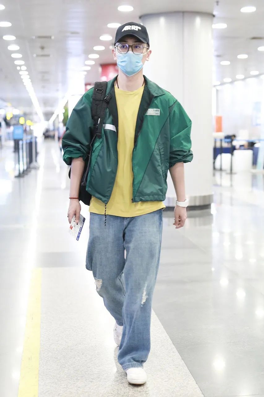 男星街拍哥哥们的花样衬衫秀你最中意谁