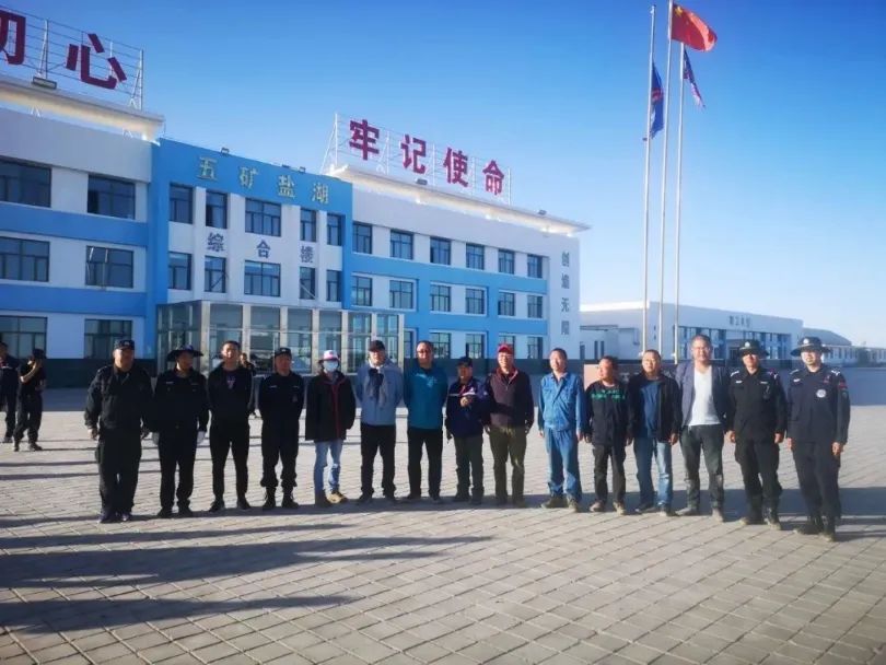 8人2车失联2天后,从无人区传来了求救短信