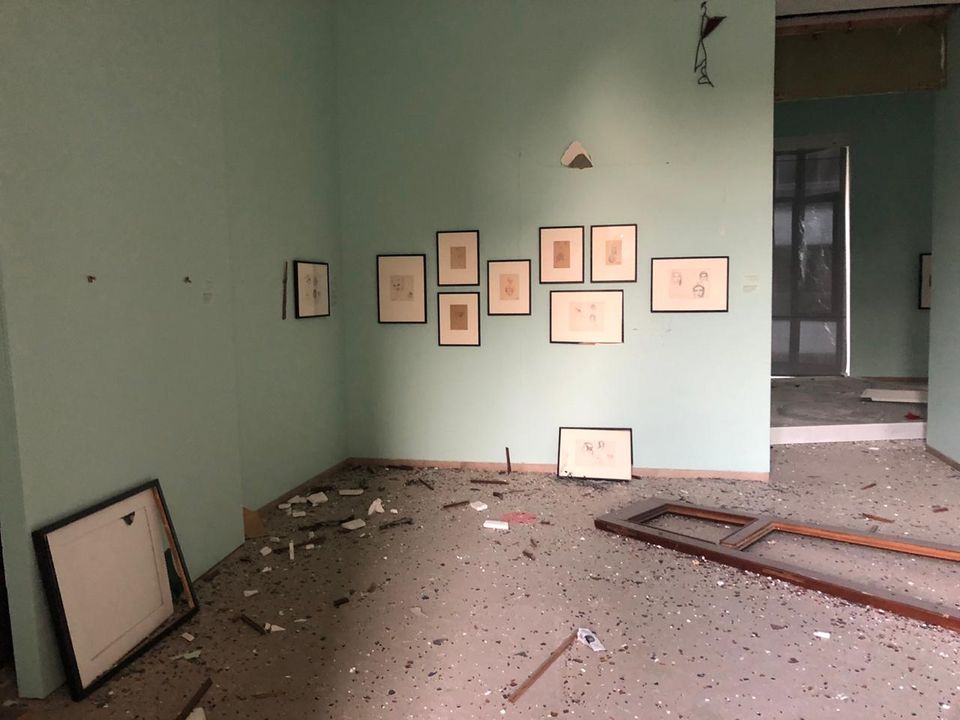 博物馆的几件艺术品也遭到破坏。  theartnewspaper.com 图