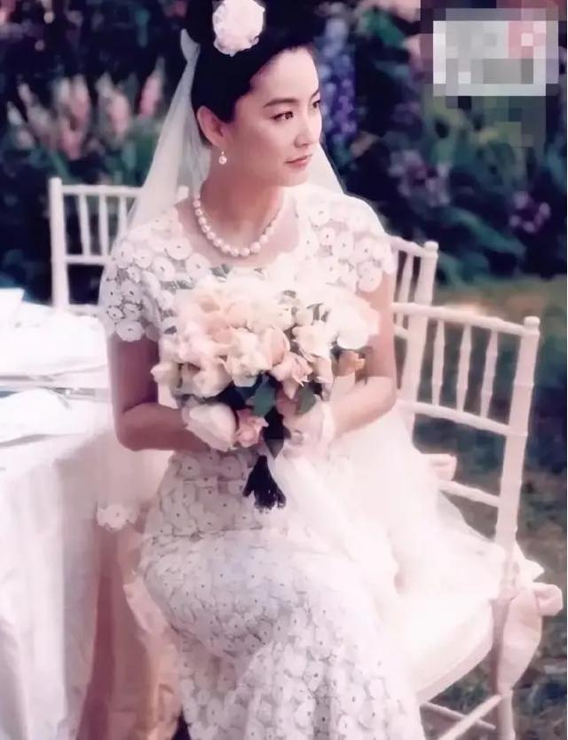 女明星的丑婚纱霍思燕像只火鸡林青霞的让人犯密集恐惧症