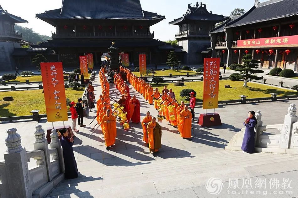 往届雪窦山弥勒文化节盛况(图片来源:凤凰网佛教)