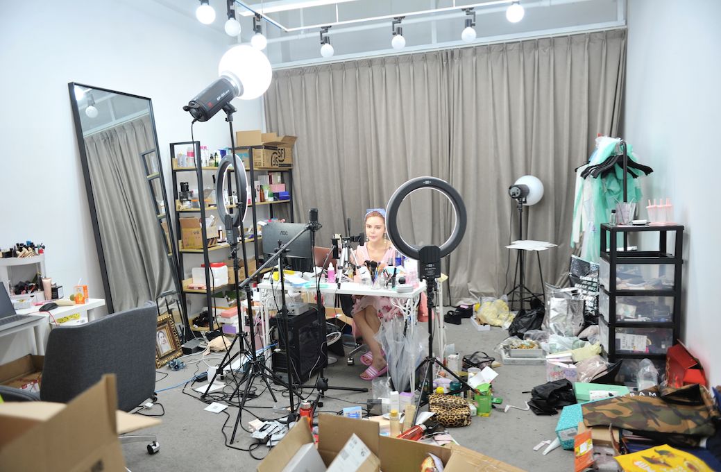 薇娅3次直播带货812万梦洁股份跌停网红薇娅到底能多赚钱