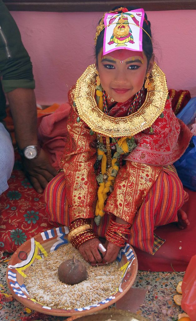 实拍尼泊尔"贝尔果"婚礼:一场小女孩和水果的婚礼