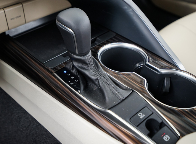 都说凯美瑞省油,但高速120km时,发动机转速真不敢恭维