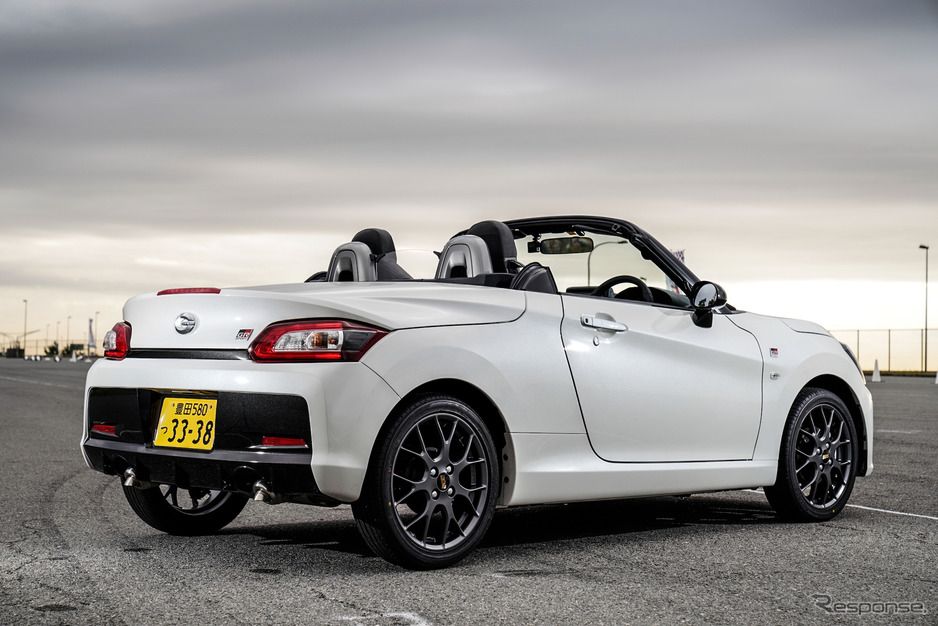 除了驾驶乐趣之外一概欠奉看看丰田最纯粹的敞篷跑车小小小钢炮