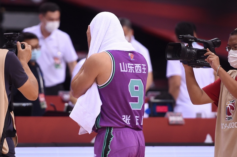 张庆鹏结束自己的赛季,或许也走到了自己职业生涯的终点。