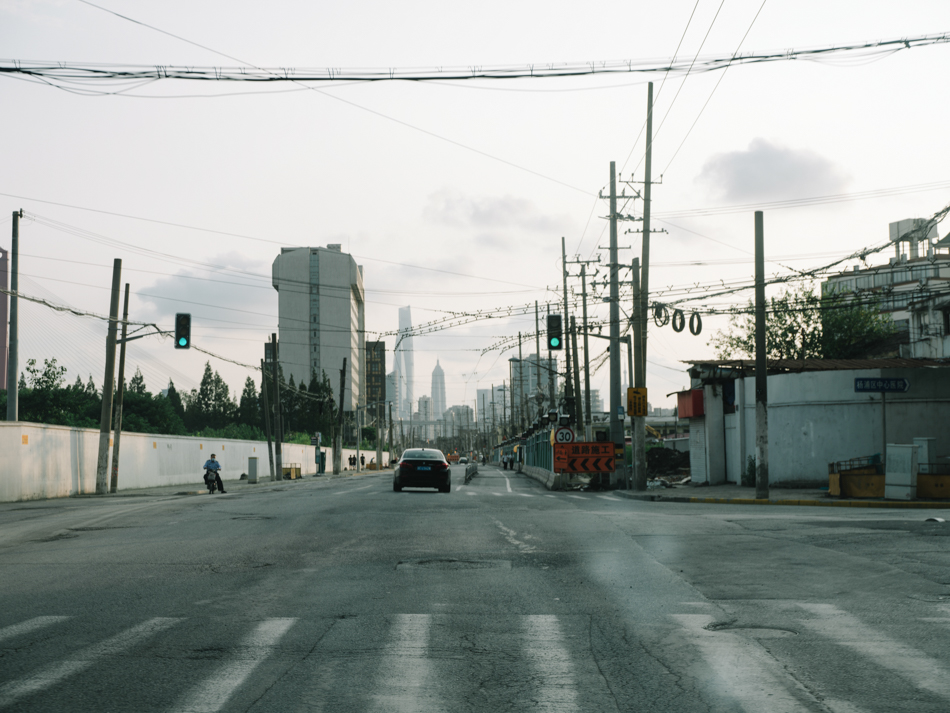 杨树浦路北侧大片区域正在拆迁。