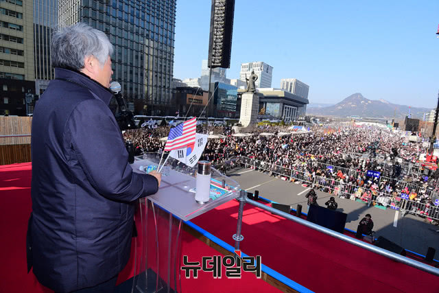 韩国牧师 将为祖国献出生命 把文在寅拉下台 凤凰网