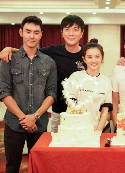 阮经天还在撩95后花旦宋祖儿他的前女友许玮甯却早已结婚