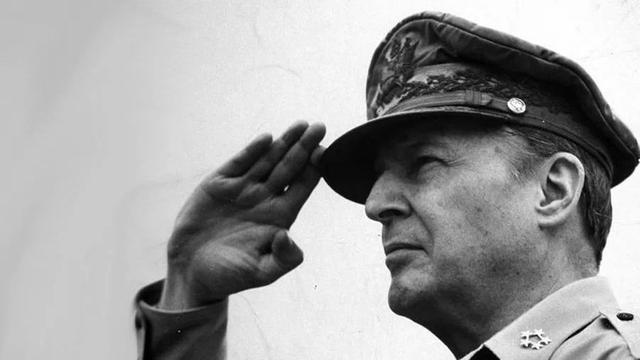 巴布亚半岛日军不战自退麦克阿瑟为什么坚持围歼告慰巴丹阴魂