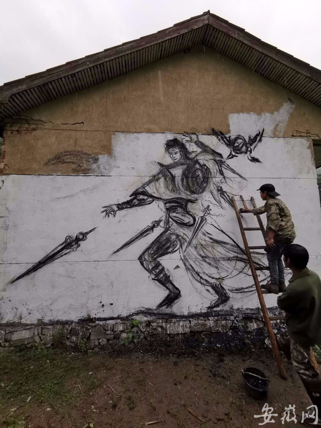 宁国小伙用烧火棍墙壁作画吸引50多万粉丝__凤凰网