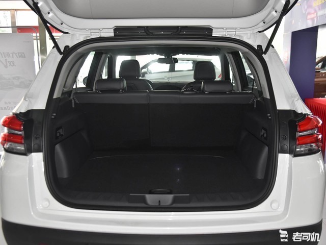 宝马发动机加持 小哥带你看中华v7