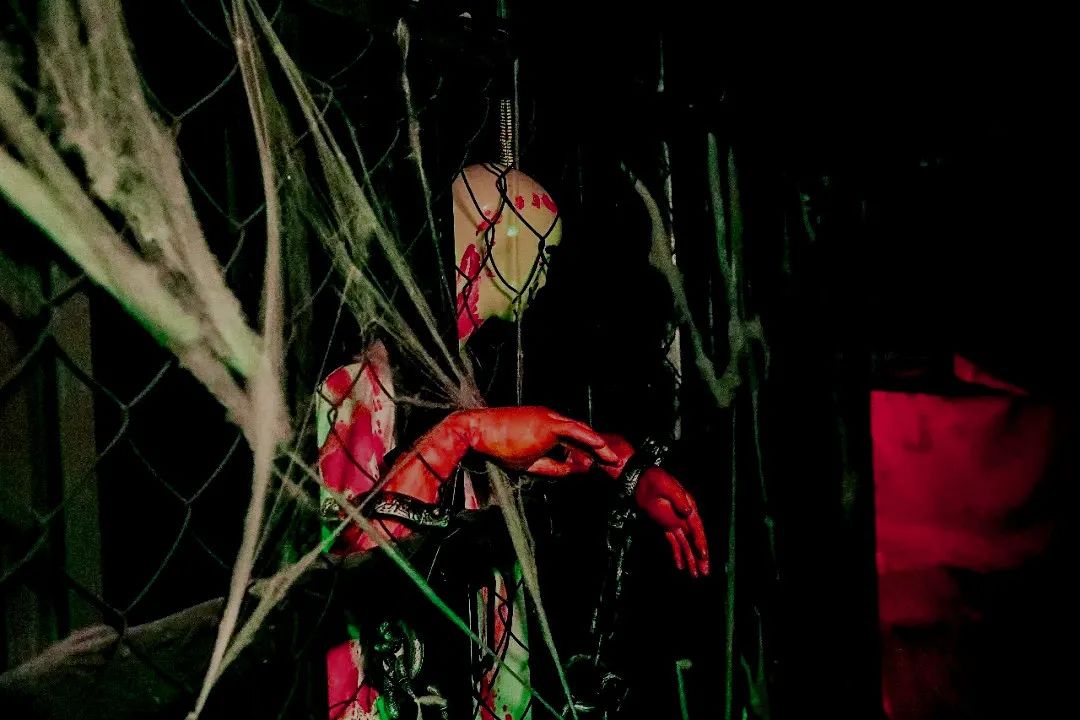 釜山行20真人实景沉浸式监狱鬼屋釜山监狱送票啦