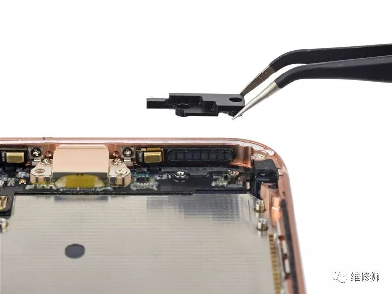 苹果8p电池排线位置图图片