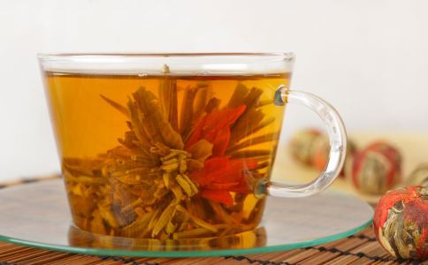 在广东,"五花茶"可是民间有名的传统饮品,较常见的是以菊花,木棉花