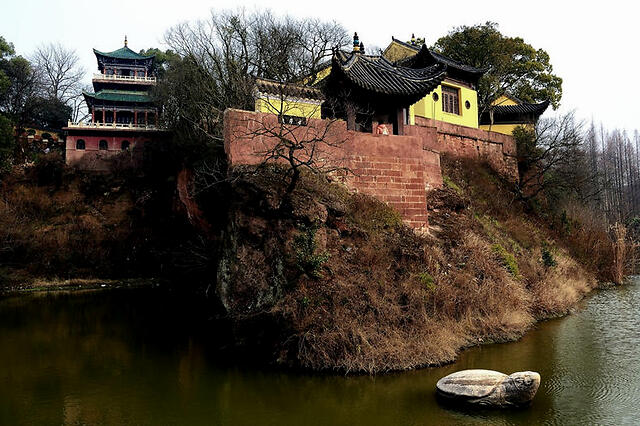 风景如画的黄州赤壁，苏东坡写下赤壁怀古__凤凰网