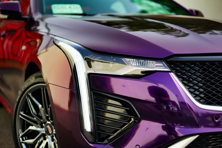 选择能体现和代表自己生活态度的凯迪拉克ct4改色璀璨酱紫色__凤凰网