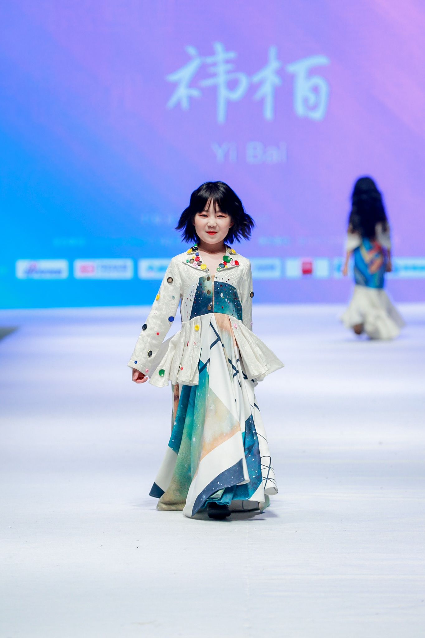 2020华东国际少儿时装周吴绮楠勇夺人气季军耀眼盛放__凤凰网