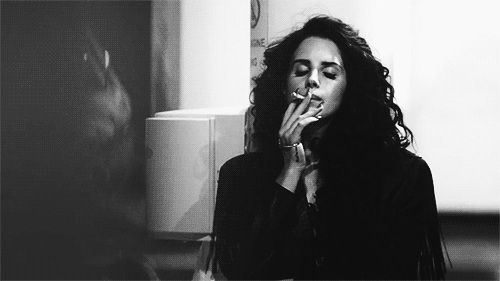 拉娜·德雷抽烟图片