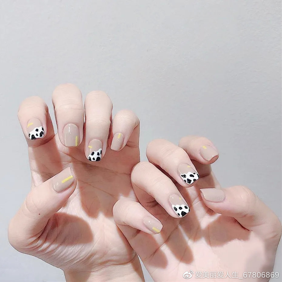 有点甜的奶牛纹美甲,上手竟然这么好看?