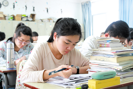 中考原则上安排在高考后进行,初三学生的学习,需要勤于钻研