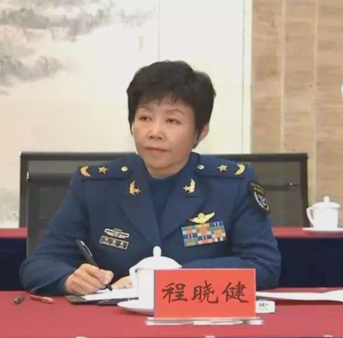 中國首位女飛行師師長程曉健將軍升職組圖