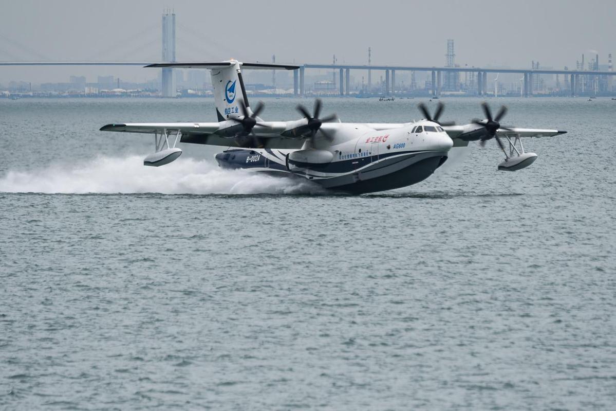 大型灭火水上救援水陆两栖飞机ag600成功实现海上首飞