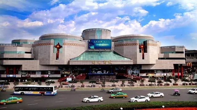 西安百货商店的变迁：城市记忆与现代消费的交织