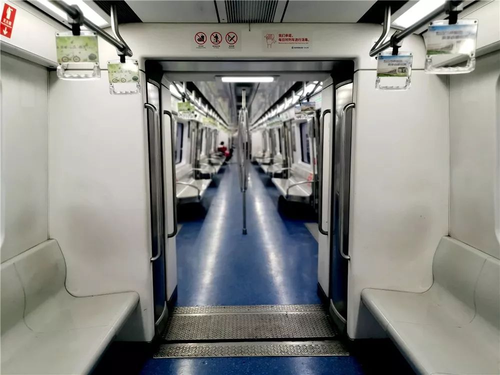 回库后对车厢均进行消毒,并在每节车厢内风挡玻璃处(或通道连接处)