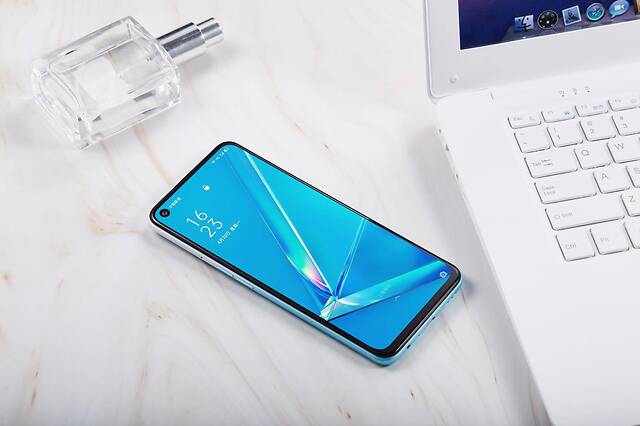 oppo a52图赏:1599元就能拥有的唯美尤物,均衡表现真香!__凤凰网