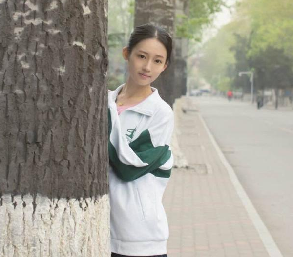 三千万到手了?绿地门女主张雨婷在高端酒店享受奢华早餐