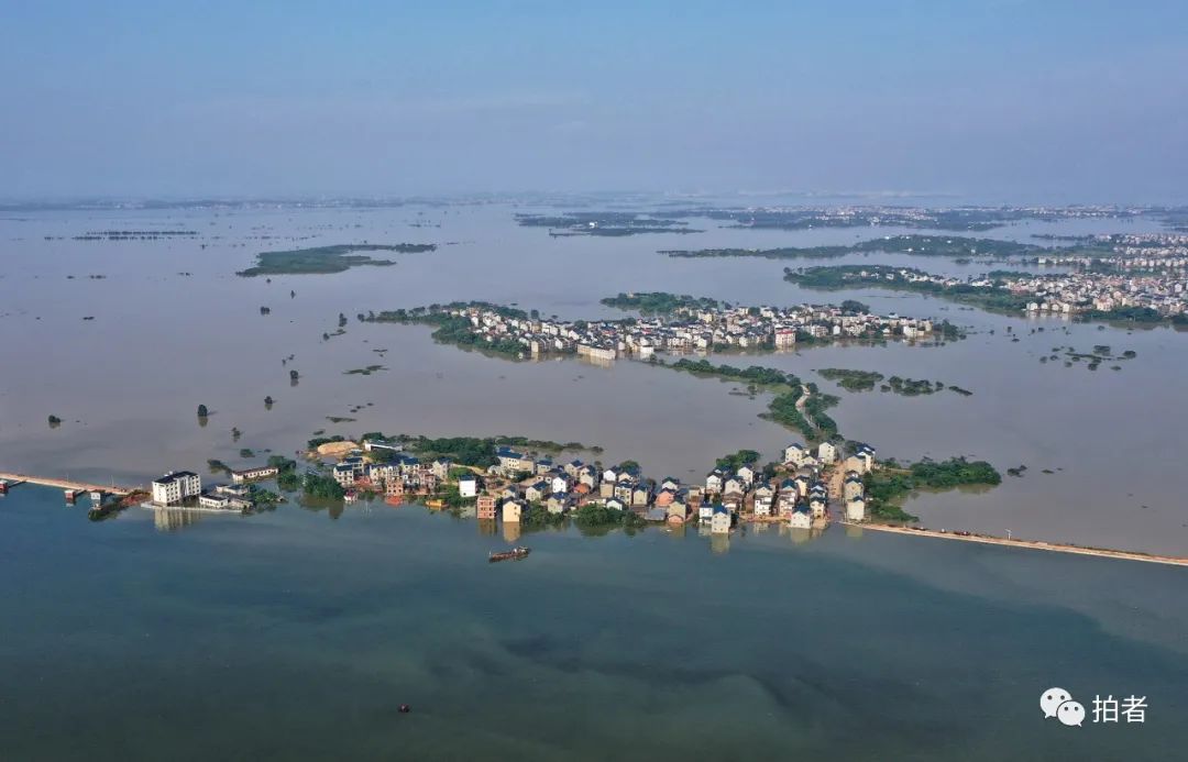 7月14日,航拍紧邻鄱阳湖的上饶市鄱阳县莲湖乡龙口村.