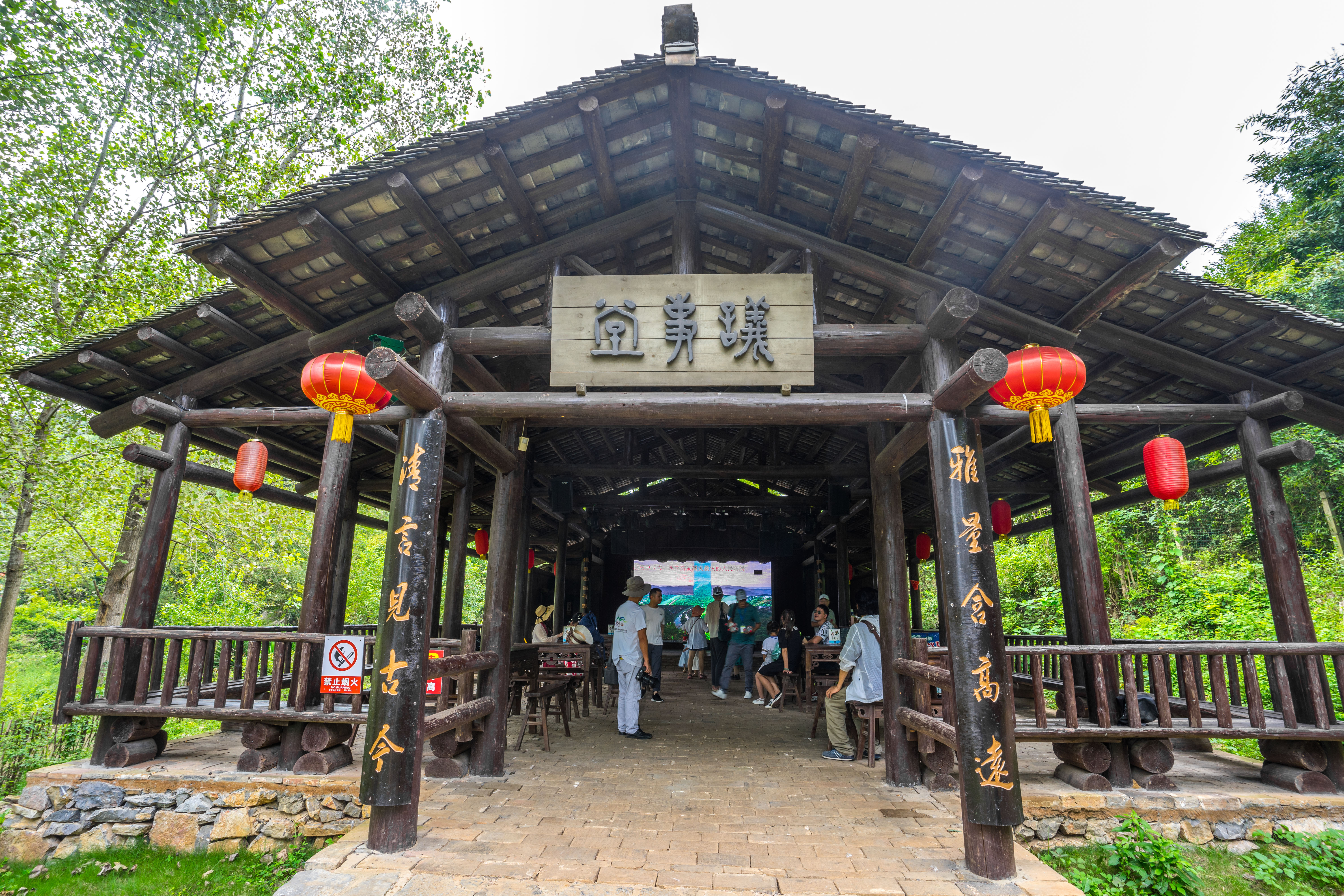 襄阳有一座千年古山寨,关羽曾经在这里夜读春秋,颇为壮观