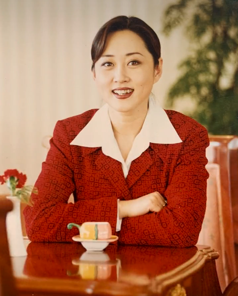 沈阳小倪萍现状罕曝光,美女主持发福变胖婶,一身奢侈品显富贵