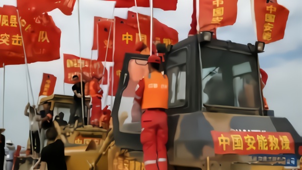 历时五天五夜，鄱阳湖最大溃坝处中洲圩决口完成合龙