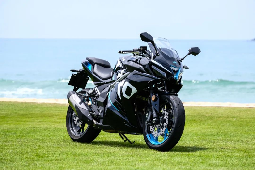 不过先来的是这款15980元起售的台荣250ml仿赛车款